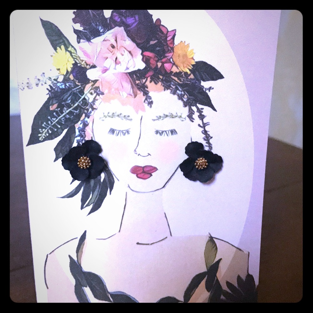 Flower stud earrings